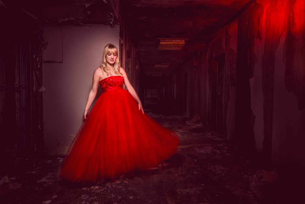 1403 Fashion rotes Kleid Christoph Gorke Photography